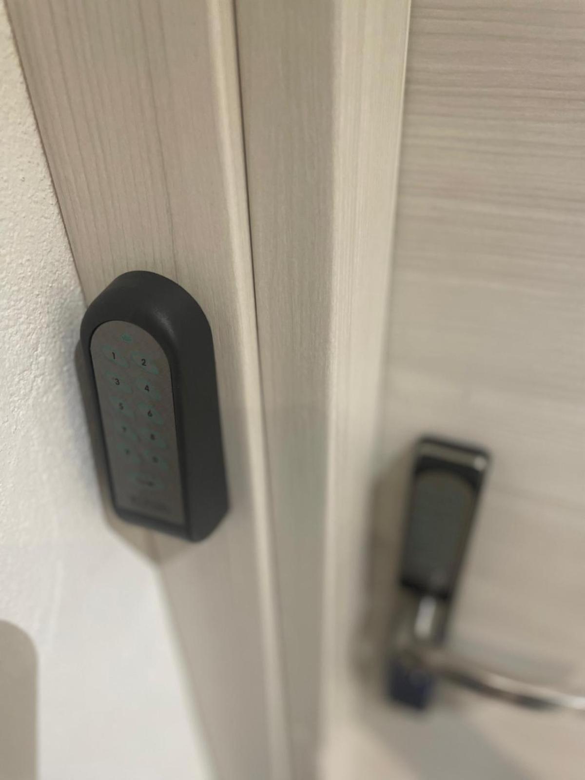 Drooms 4,0 Domotic Smart Self 24H,7 Vicino Treni Porta Susa E Centro Storico Torino Kültér fotó