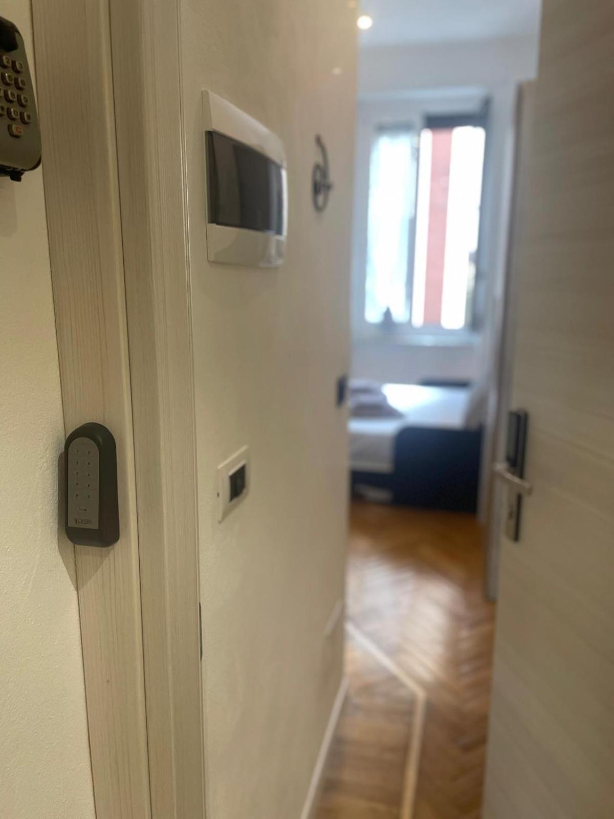 Drooms 4,0 Domotic Smart Self 24H,7 Vicino Treni Porta Susa E Centro Storico Torino Kültér fotó