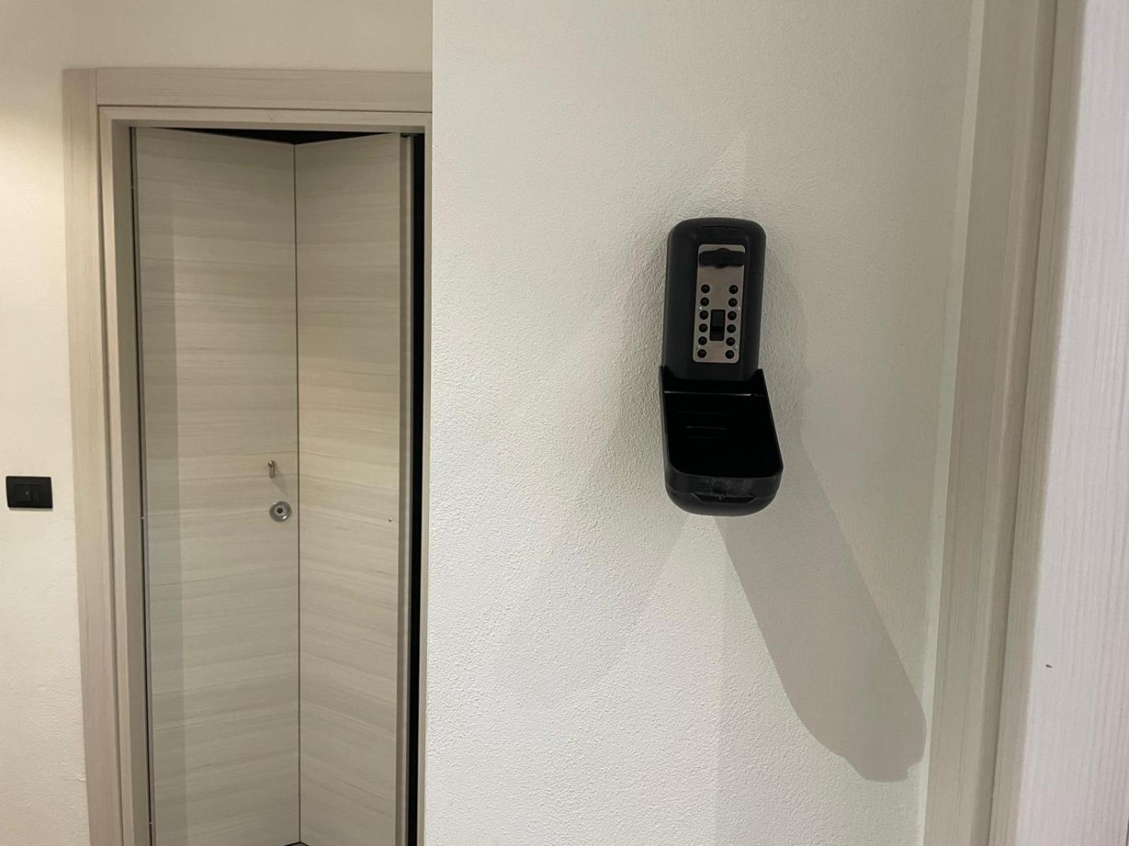 Drooms 4,0 Domotic Smart Self 24H,7 Vicino Treni Porta Susa E Centro Storico Torino Kültér fotó